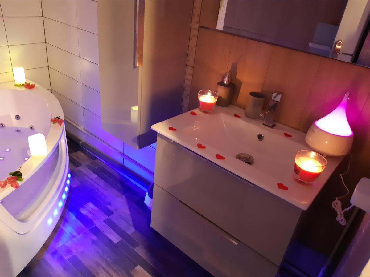 Luxe Sauna Privatif Et Grand Bain Jacuzzi A Deux A Biscarosse Plage Pour Nuit Romantique Avec Decoration Led Et Bougies Biscarrosse Exteriér fotografie