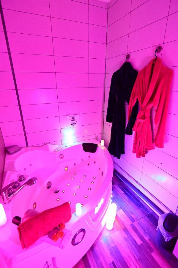 Luxe Sauna Privatif Et Grand Bain Jacuzzi A Deux A Biscarosse Plage Pour Nuit Romantique Avec Decoration Led Et Bougies Biscarrosse Exteriér fotografie