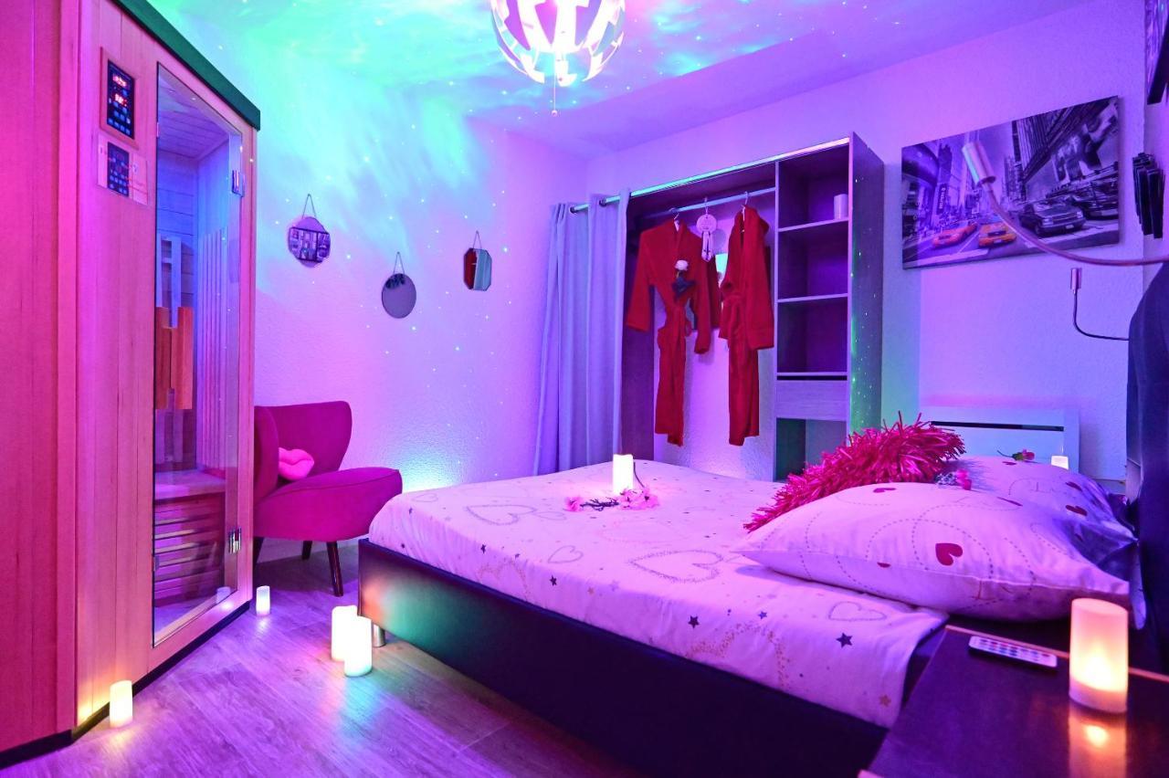 Luxe Sauna Privatif Et Grand Bain Jacuzzi A Deux A Biscarosse Plage Pour Nuit Romantique Avec Decoration Led Et Bougies Biscarrosse Exteriér fotografie