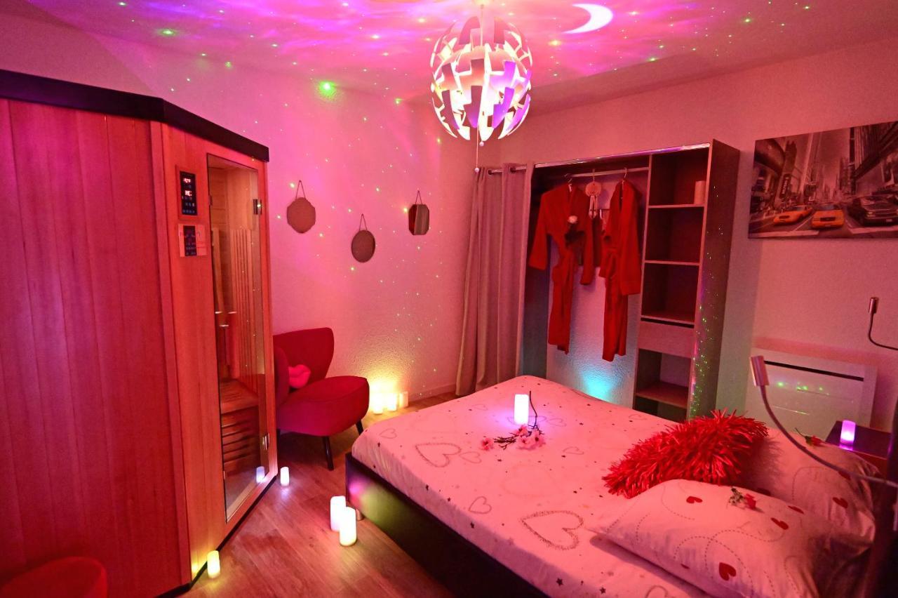 Luxe Sauna Privatif Et Grand Bain Jacuzzi A Deux A Biscarosse Plage Pour Nuit Romantique Avec Decoration Led Et Bougies Biscarrosse Exteriér fotografie