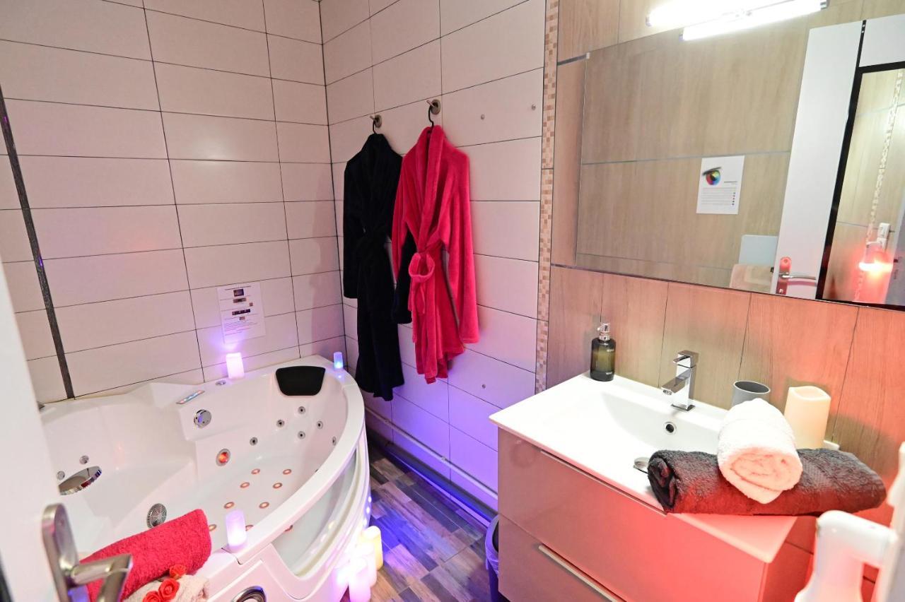Luxe Sauna Privatif Et Grand Bain Jacuzzi A Deux A Biscarosse Plage Pour Nuit Romantique Avec Decoration Led Et Bougies Biscarrosse Exteriér fotografie